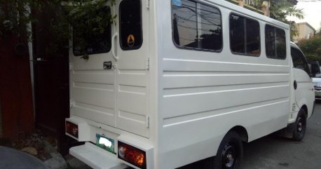 Sell 2nd Hand 2010 Hyundai H-100 at 70000 km in Pasig