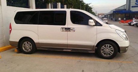 Selling White Hyundai Starex 2015 Automatic Diesel in Manila