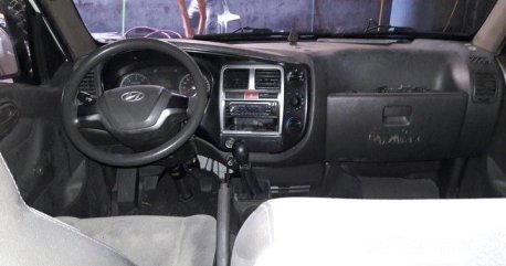 Selling White Hyundai H-100 2014 Manual Diesel in Makati