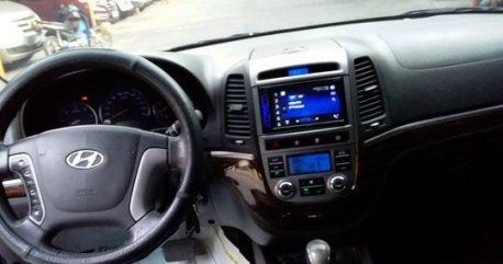 Black Hyundai Santa Fe 2012 at 67873 km for sale in Pasig