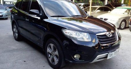 Black Hyundai Santa Fe 2012 at 67873 km for sale in Pasig
