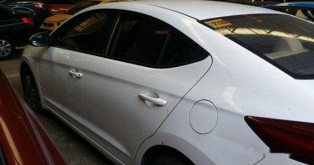 Selling White Hyundai Elantra 2016 at 14000 km in Makati