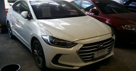 Selling White Hyundai Elantra 2016 at 14000 km in Makati