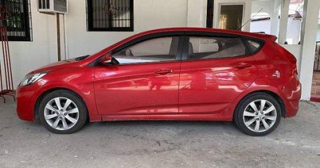 Red Hyundai Accent 2014 at 84000 km for sale