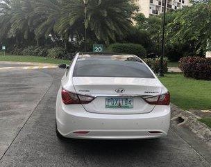 Sell White 2011 Hyundai Sonata at 30000 km 