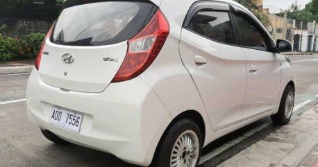 Sell White 2016 Hyundai Eon at 28000 km 