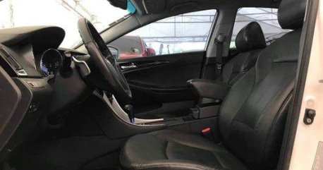 White Hyundai Sonata 2010 Automatic Gasoline for sale in Makati