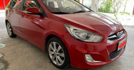 Red Hyundai Accent 2014 at 84000 km for sale