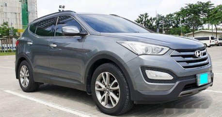 Grey Hyundai Santa Fe 2013 at 50000 km for sale