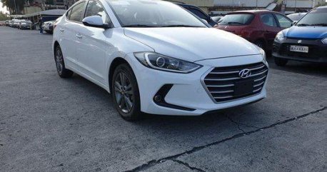 White Hyundai Elantra 2016 Automatic Gasoline for sale