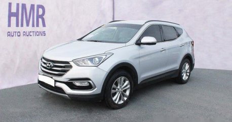 Selling Hyundai Santa Fe 2017 at 45703 km 