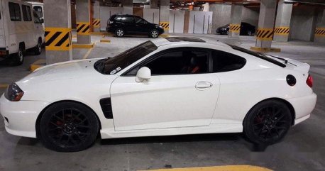 Selling White Hyundai Coupe 2006 Coupe at 100000 km