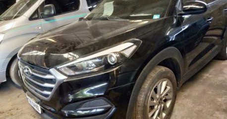 Black Hyundai Tucson 2016 at 52000 km for sale 