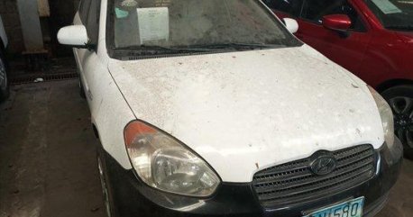 White Hyundai Accent 2010 at 113000 km for sale 