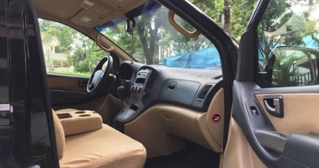 Sell Gold 2011 Hyundai Starex in Quezon City