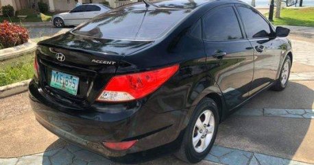 Selling Black Hyundai Accent 2011 