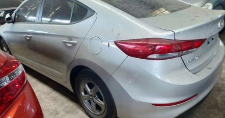 Selling Silver Hyundai Accent 2018 in Makati