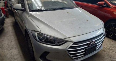 Selling Silver Hyundai Accent 2018 in Makati