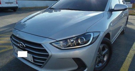 Silver Hyundai Elantra 2018 for sale in Quezon City