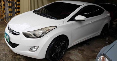 White Hyundai Elantra 2012 Manual Gasoline for sale 