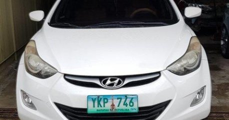 White Hyundai Elantra 2012 Manual Gasoline for sale 