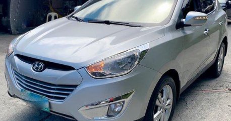 Silver Hyundai Tucson 2011 Automatic Gasoline for sale 