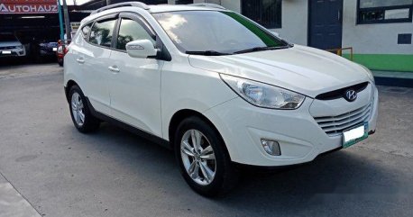 White Hyundai Tucson 2011 at 87000 for sale 