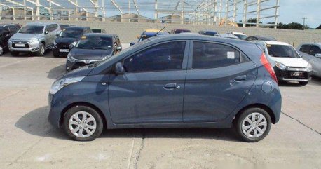 Selling Blue Hyundai Eon 2019 at 25326 km