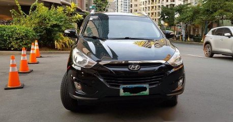 Black Hyundai Tucson 2011 at 37000 km for sale 