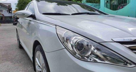 White Hyundai Sonata 2011 for sale in Manila