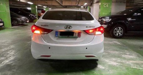 White Hyundai Elantra 2012 for sale in Manual