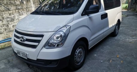 Selling White Hyundai Starex 2017 in Manila