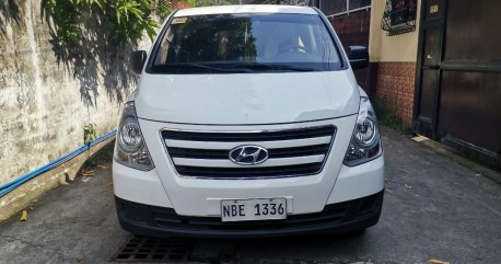 Selling White Hyundai Starex 2017 in Manila