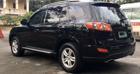 Sell Black 2011 Hyundai Santa Fe SUV / MPV in Quezon City