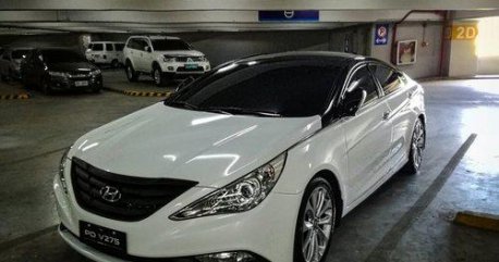 Sell White 2011 Hyundai Sonata at 69000 km 