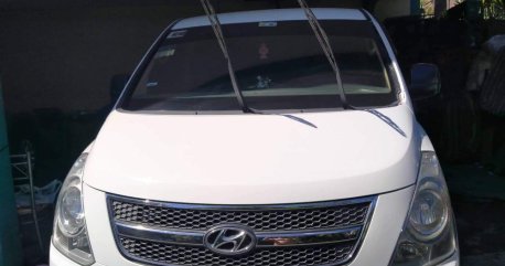 Selling White Hyundai Grand starex 2012 in Manila