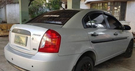 Pearlwhite Hyundai Accent 2004 for sale in Manila