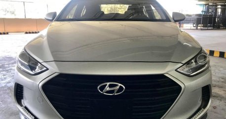 Silver Hyundai Elantra 2017 for sale in Manual