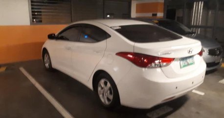 White Hyundai Elantra 2012 for sale in Santo Tomas