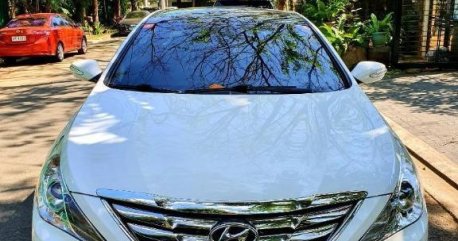 Sell White 2012 Hyundai Sonata in Salcedo