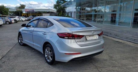 White Hyundai Elantra 2018 for sale in Mandaluyong City