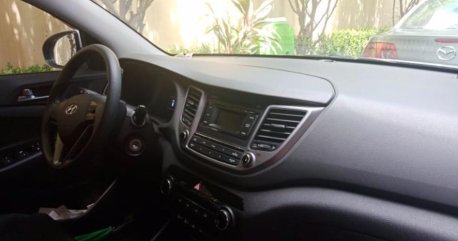 Selling Silver Hyundai Tucson in Quezon City