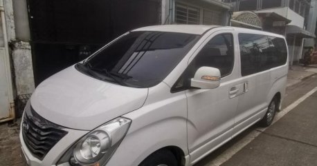 White Hyundai Starex for sale in Quezon City