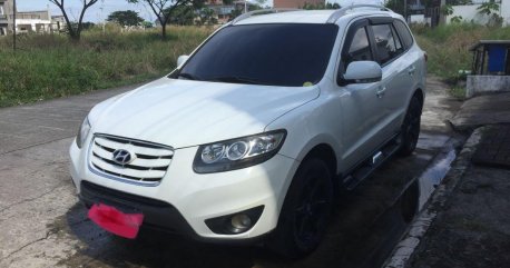 Selling White Hyundai Santa Fe for sale in Cabanatuan