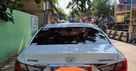 White Hyundai Sonata for sale in Quezon City