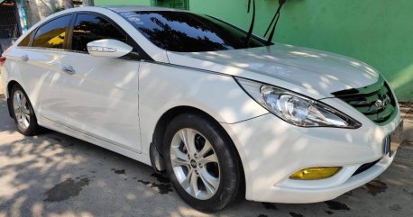 White Hyundai Sonata for sale in Quezon City