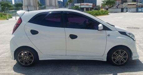 Selling White Hyundai Eon in Pasig