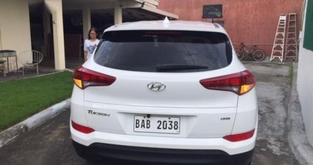 Sell White Hyundai Tucson in Pateros