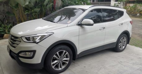White Hyundai Santa Fe for sale in Quezon City