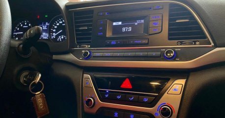 Selling White Hyundai Elantra 2017 in Muntinlupa